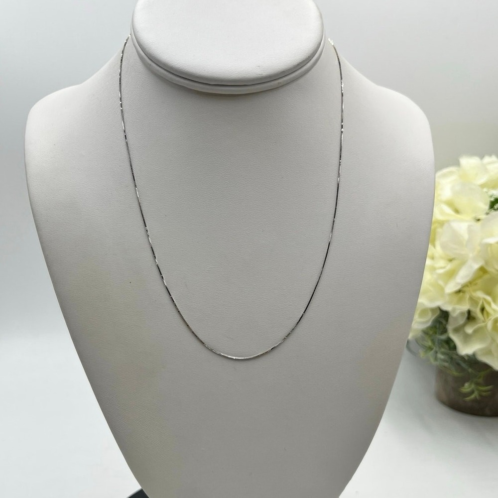 14k White Gold Chain Boxchain Lobster claw clasp‎ 1.3 grams, 18"
